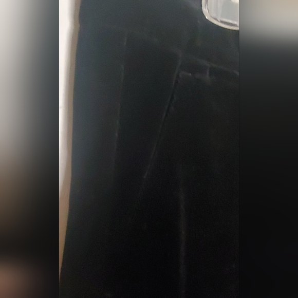 THEORY -size 6- velvet capri black cropped/pants- side pockets- back pockets - Picture 8 of 9